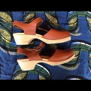 Sz 39 Lotta clog sandals